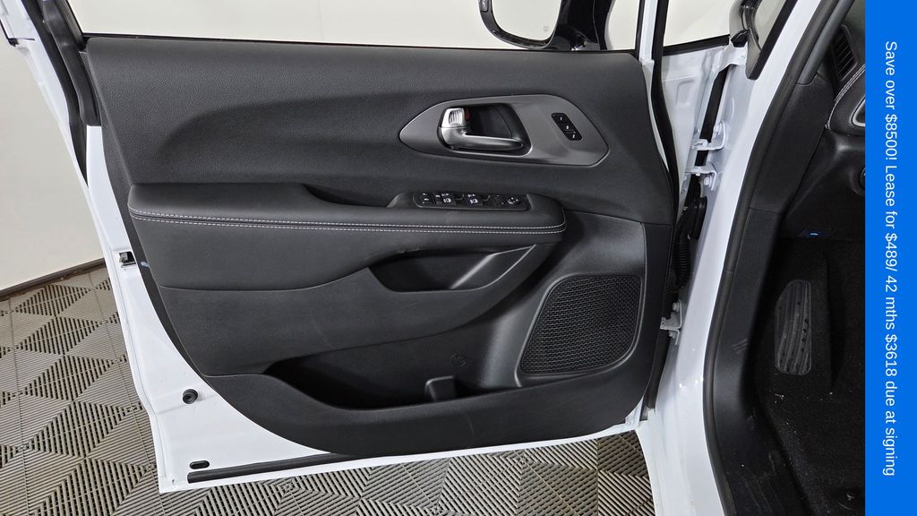 2026 Chrysler Pacifica Select - Photo 14