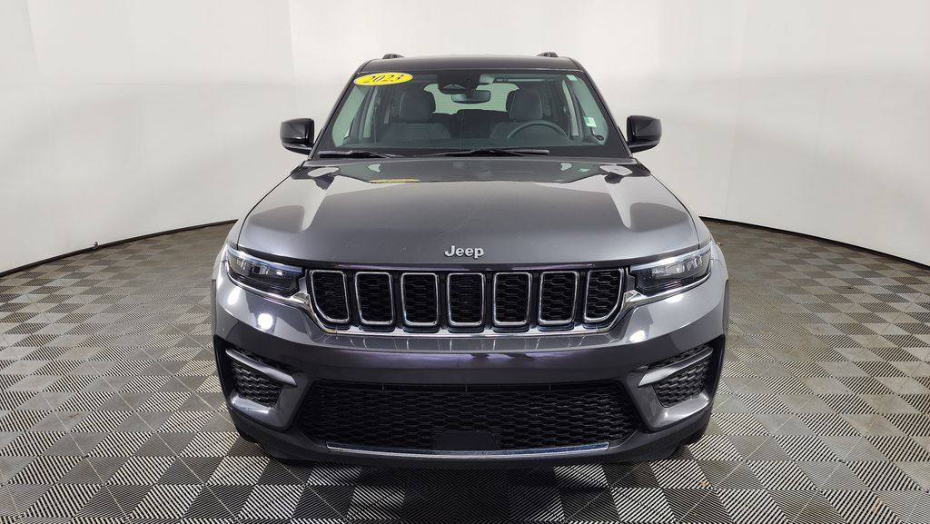 2023 Jeep Grand Cherokee Laredo photo 2
