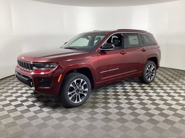 2025 Jeep Grand Cherokee Overland photo 3