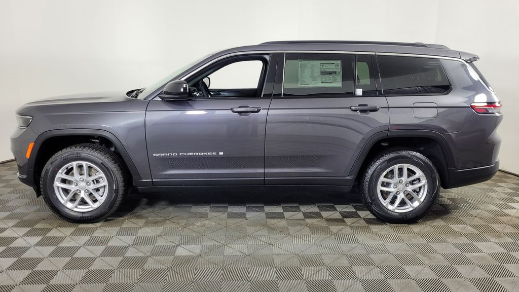 2025 Jeep Grand Cherokee Laredo photo 4