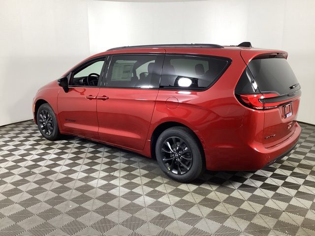2025 Chrysler Pacifica photo 4