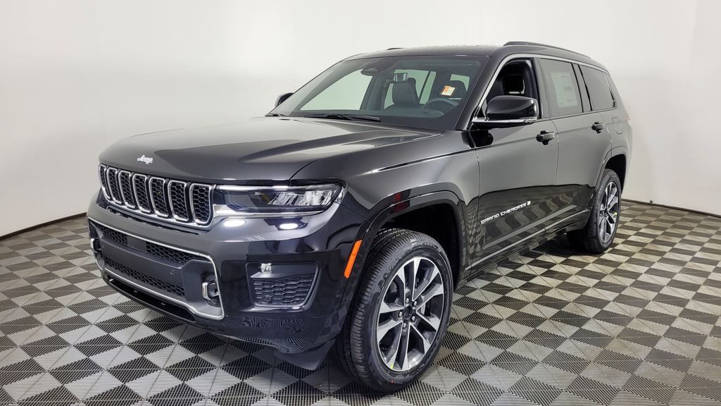 2025 Jeep Grand Cherokee Overland photo 3
