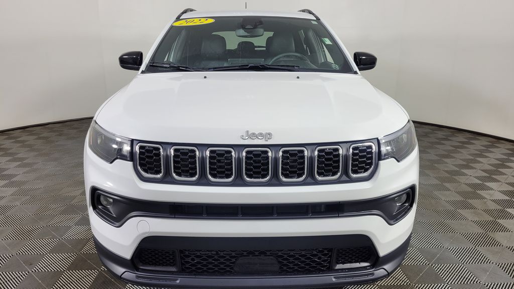 2024 Jeep Compass Latitude Lux photo 2