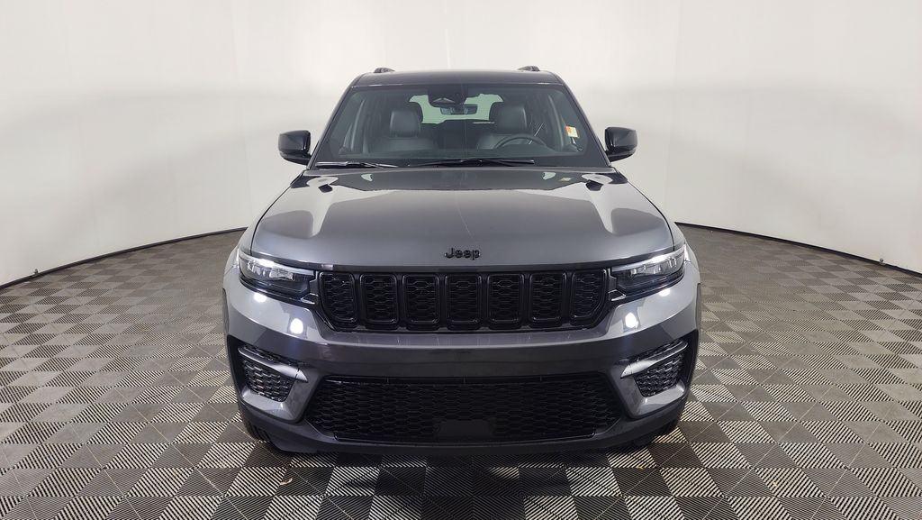 2025 Jeep Grand Cherokee Altitude photo 2