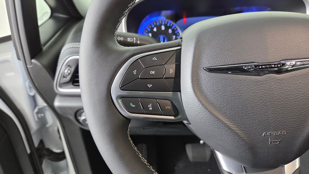 2025 Chrysler Pacifica Select - Photo 17