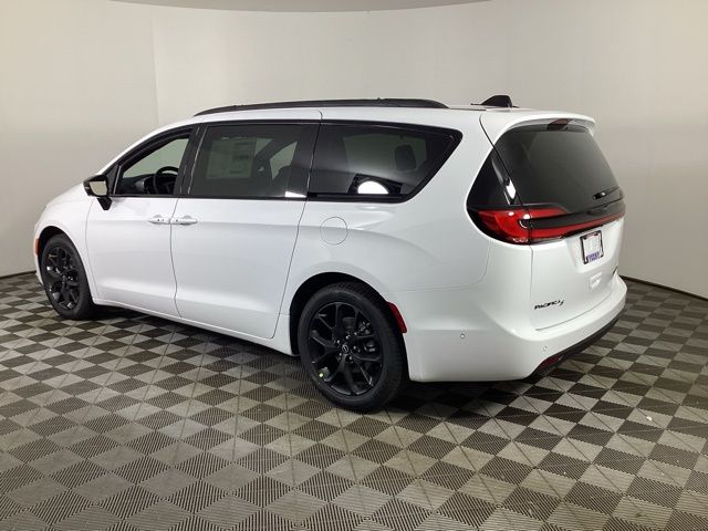2025 Chrysler Pacifica Limited photo 4