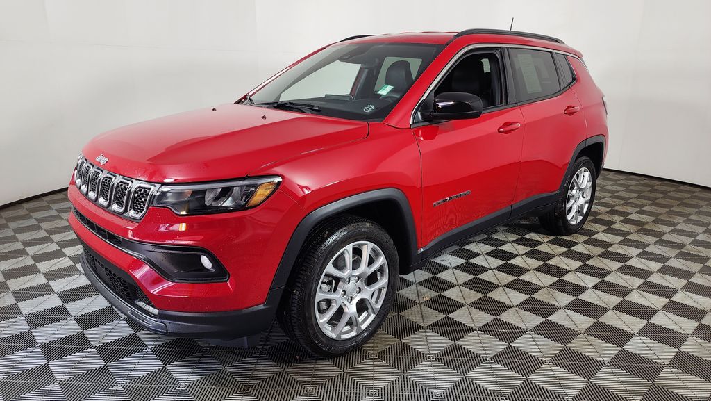 2024 Jeep Compass Latitude Lux photo 3