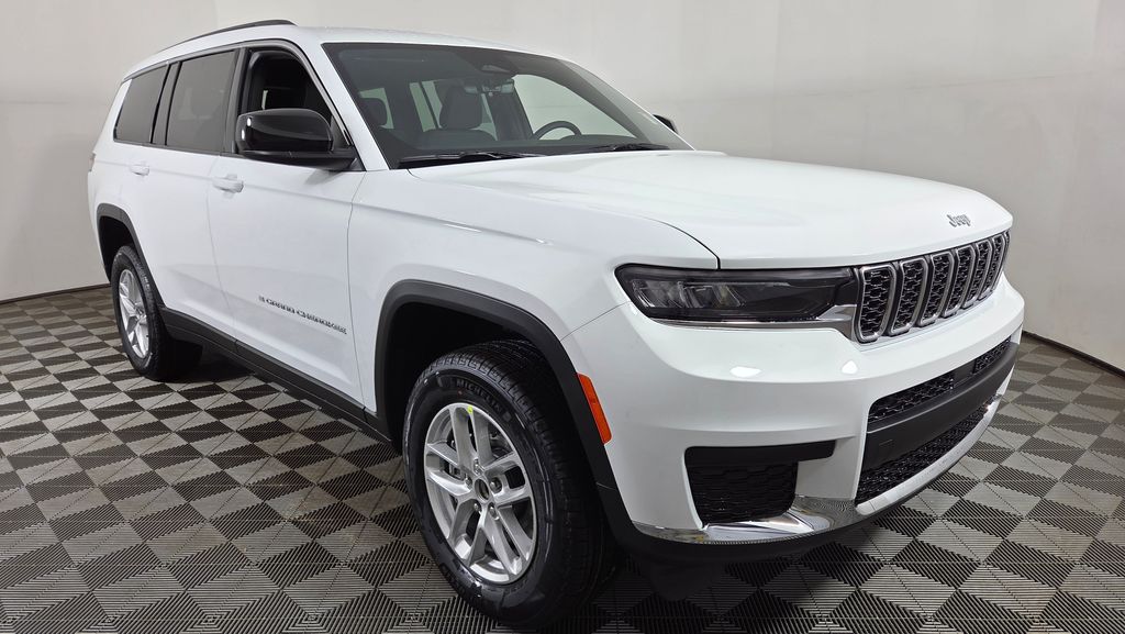 2025 Jeep Grand Cherokee L Laredo's photo