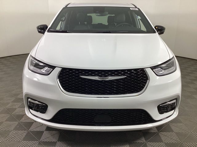 2026 Chrysler Pacifica photo 2