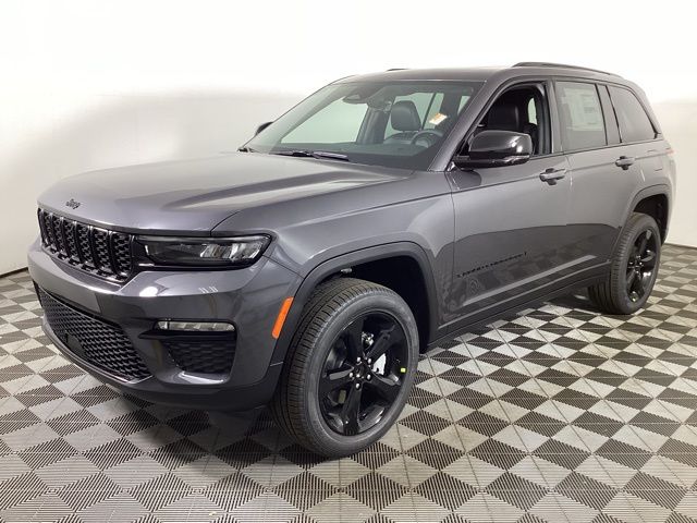 2025 Jeep Grand Cherokee Limited photo 3