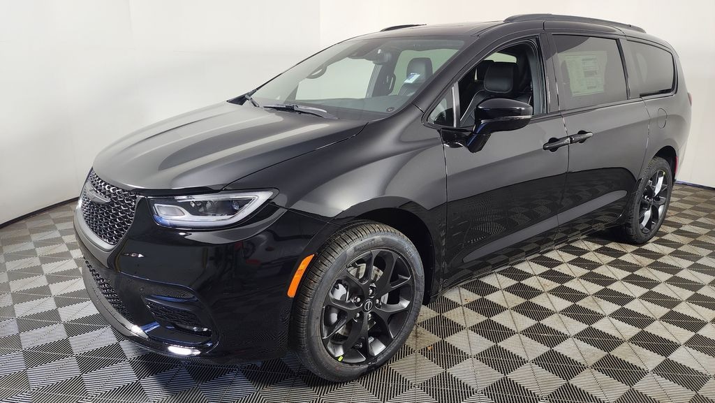 New 2026 Chrysler Pacifica LIMITED AWD Passenger Van