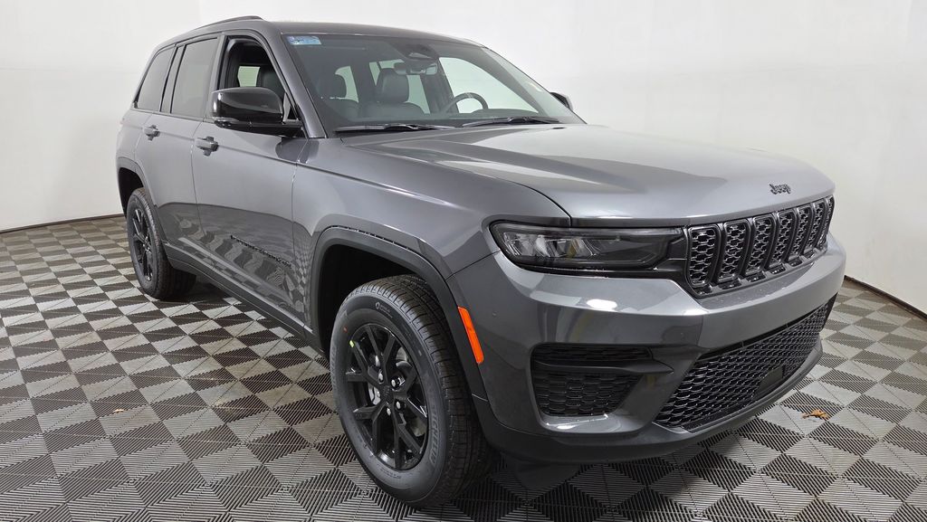 2025 Jeep Grand Cherokee Altitude's photo