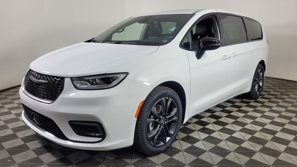 2026 Chrysler Pacifica photo 3