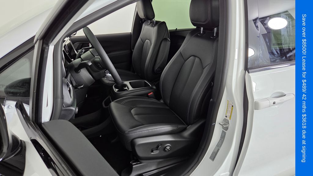 2026 Chrysler Pacifica Select - Photo 16