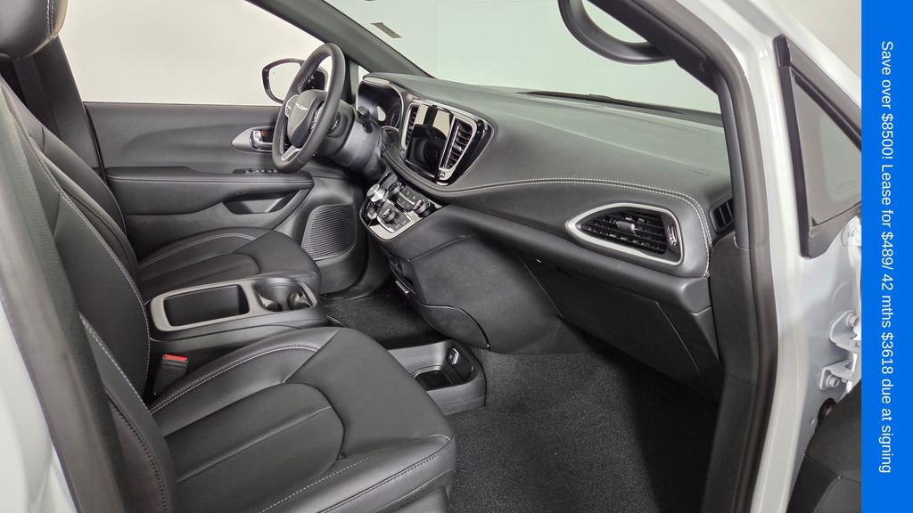 2026 Chrysler Pacifica Select - Photo 38