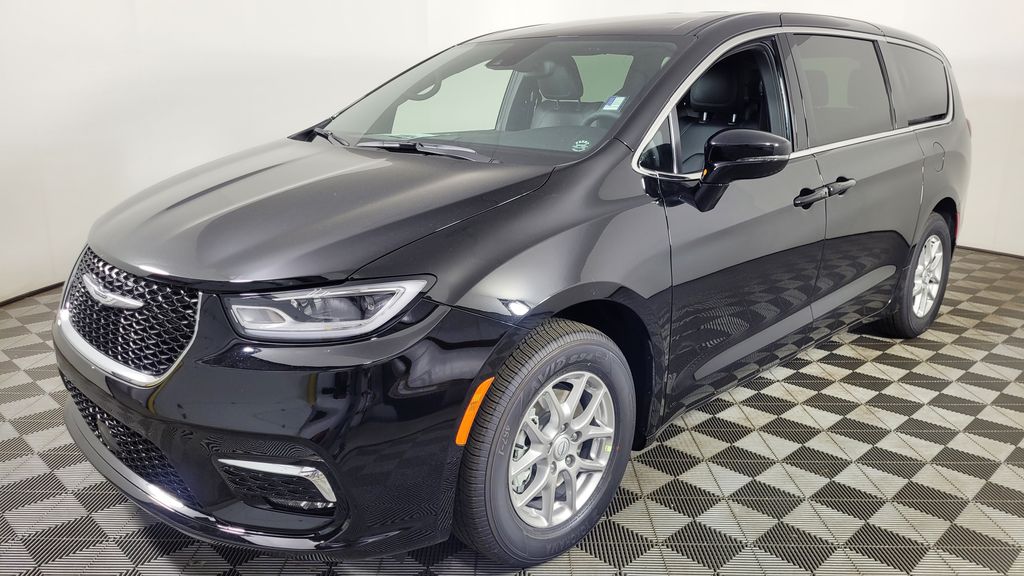 2026 Chrysler Pacifica photo 3