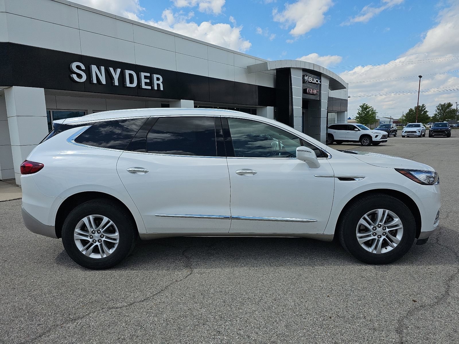 2018 Buick Enclave Essence AWD's photo