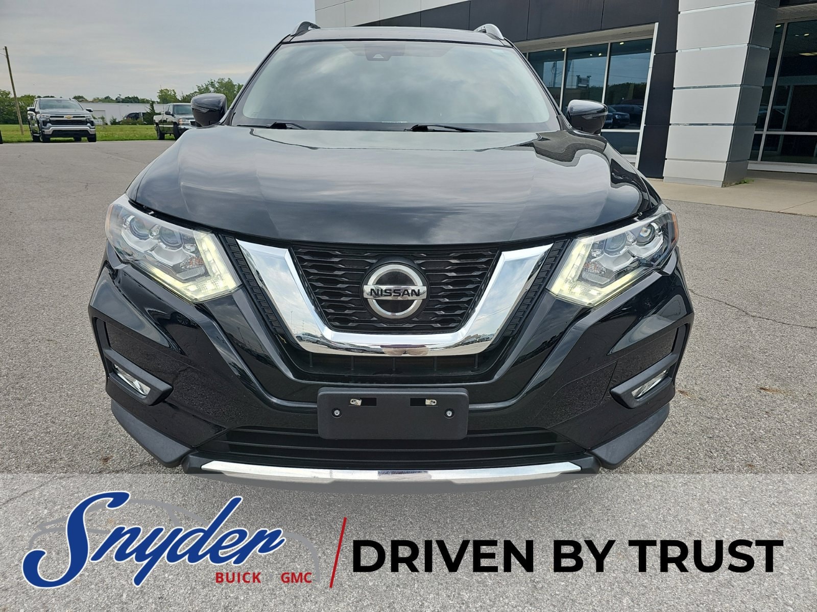 Used 2018 Nissan Rogue SL with VIN 5N1AT2MV6JC801315 for sale in Napoleon, OH