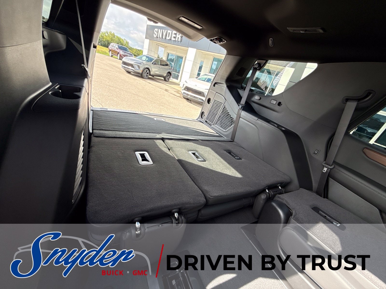 2026 GMC Yukon Denali - Photo 18