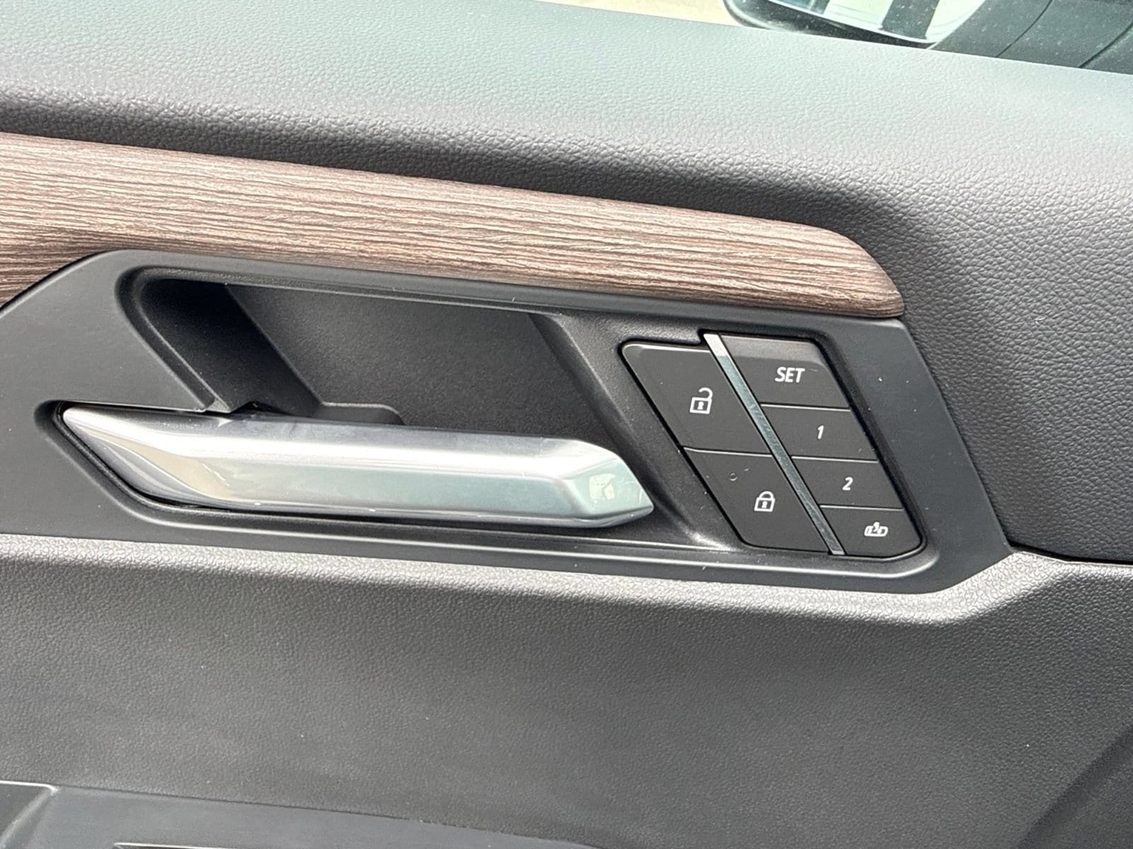 2027 GMC Acadia Denali - Photo 27