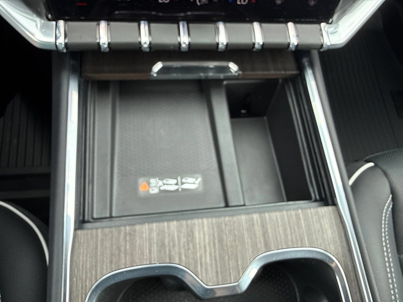 2027 GMC Acadia Denali - Photo 44