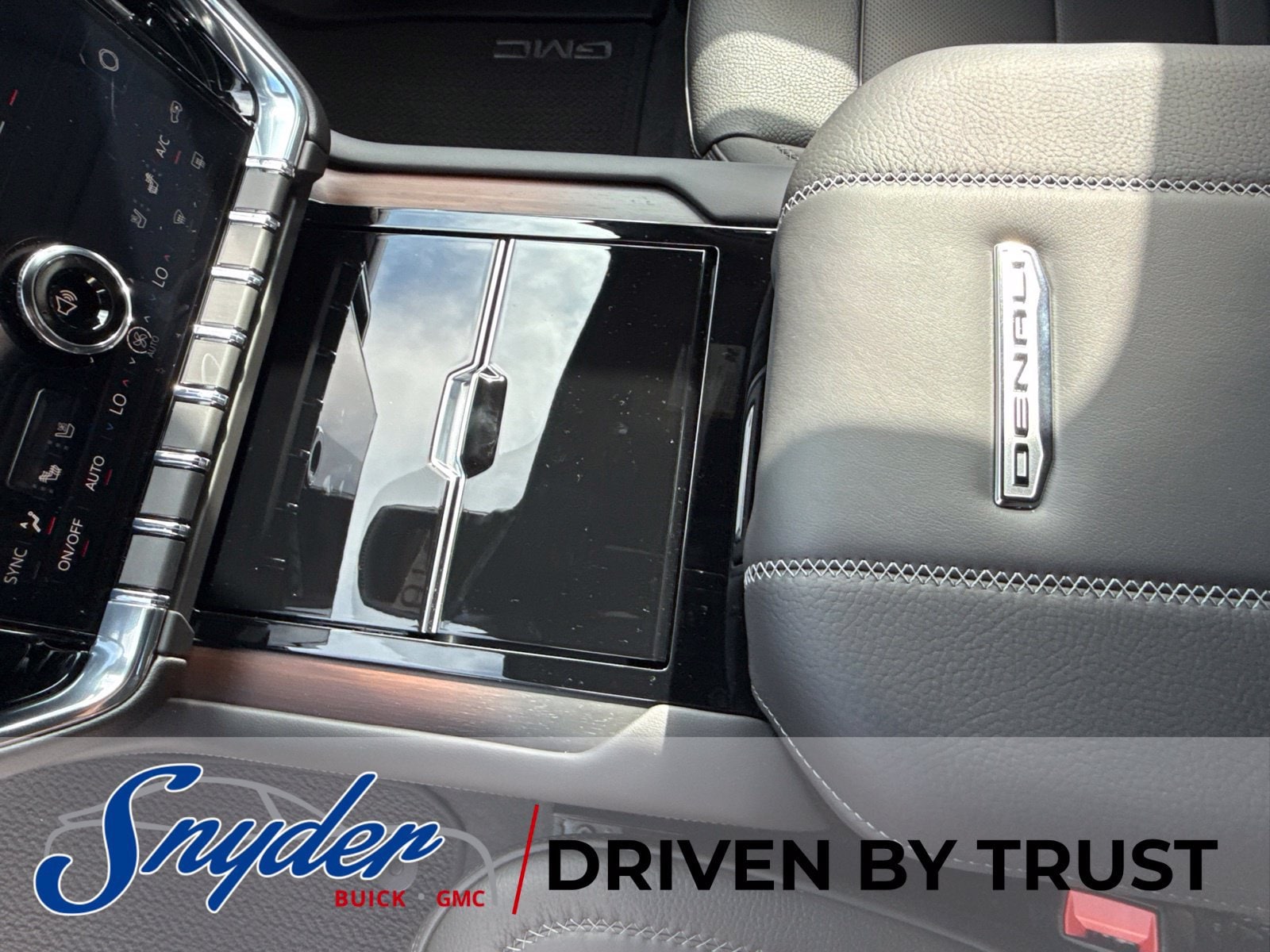 2026 GMC Yukon Denali - Photo 36