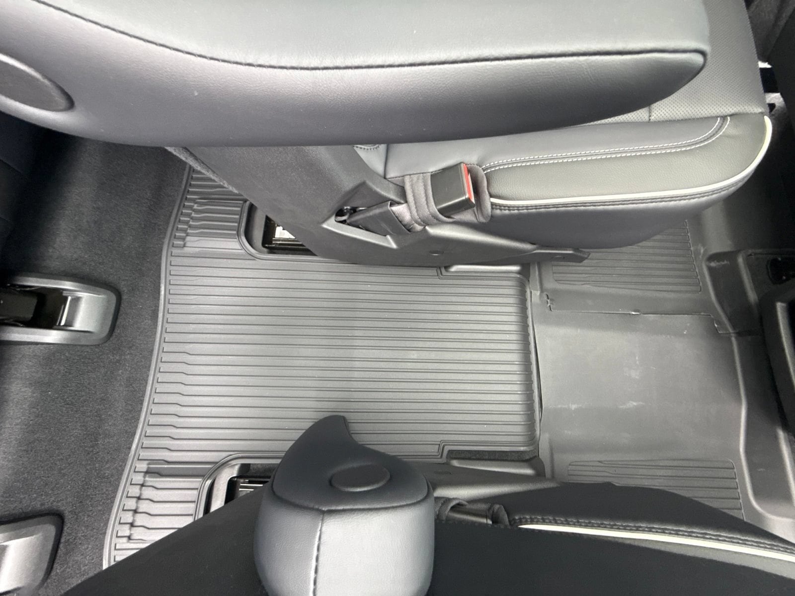 2027 GMC Acadia Denali - Photo 20
