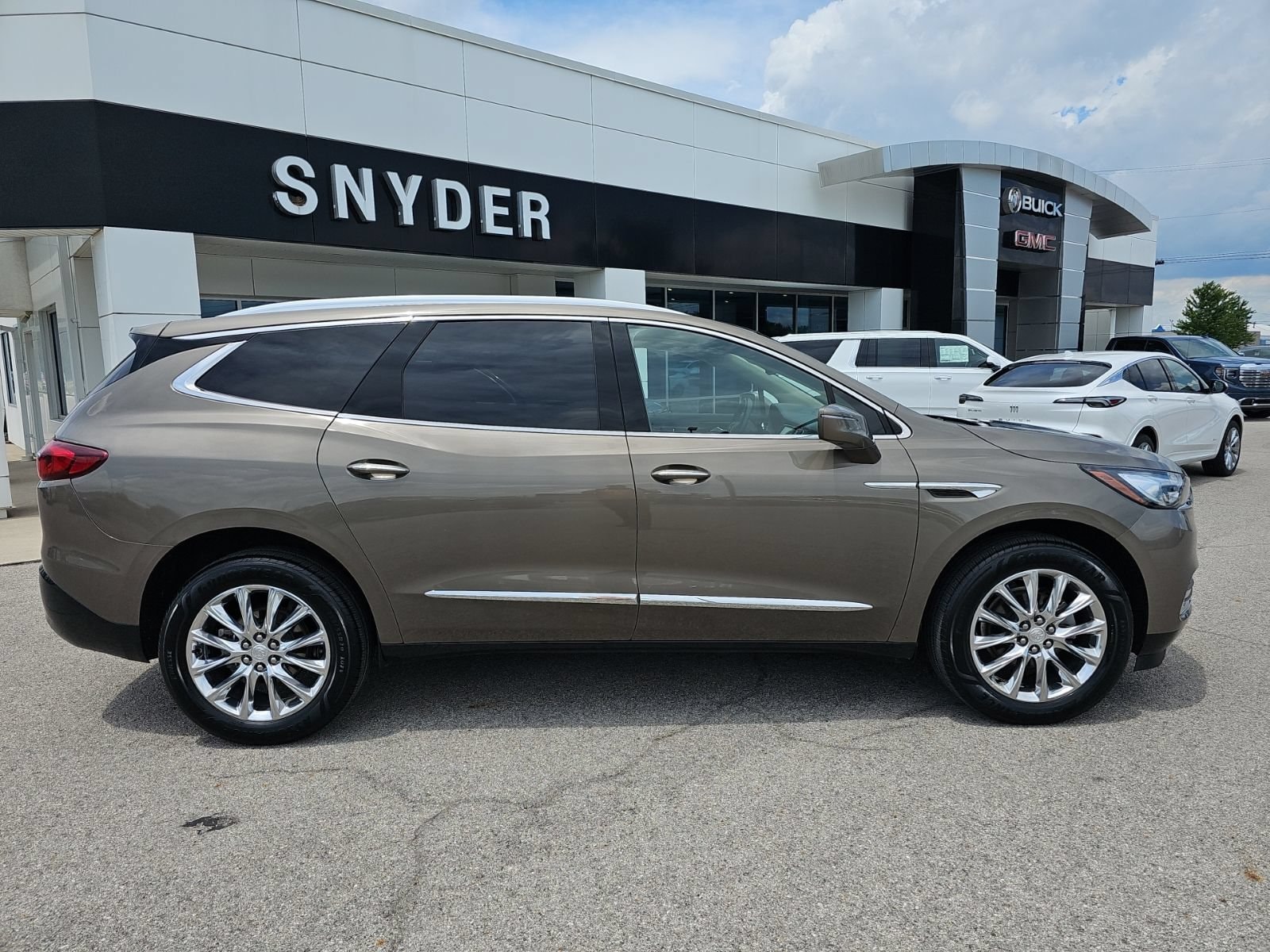 Used 2020 Buick Enclave Essence with VIN 5GAERBKW8LJ137356 for sale in Napoleon, OH
