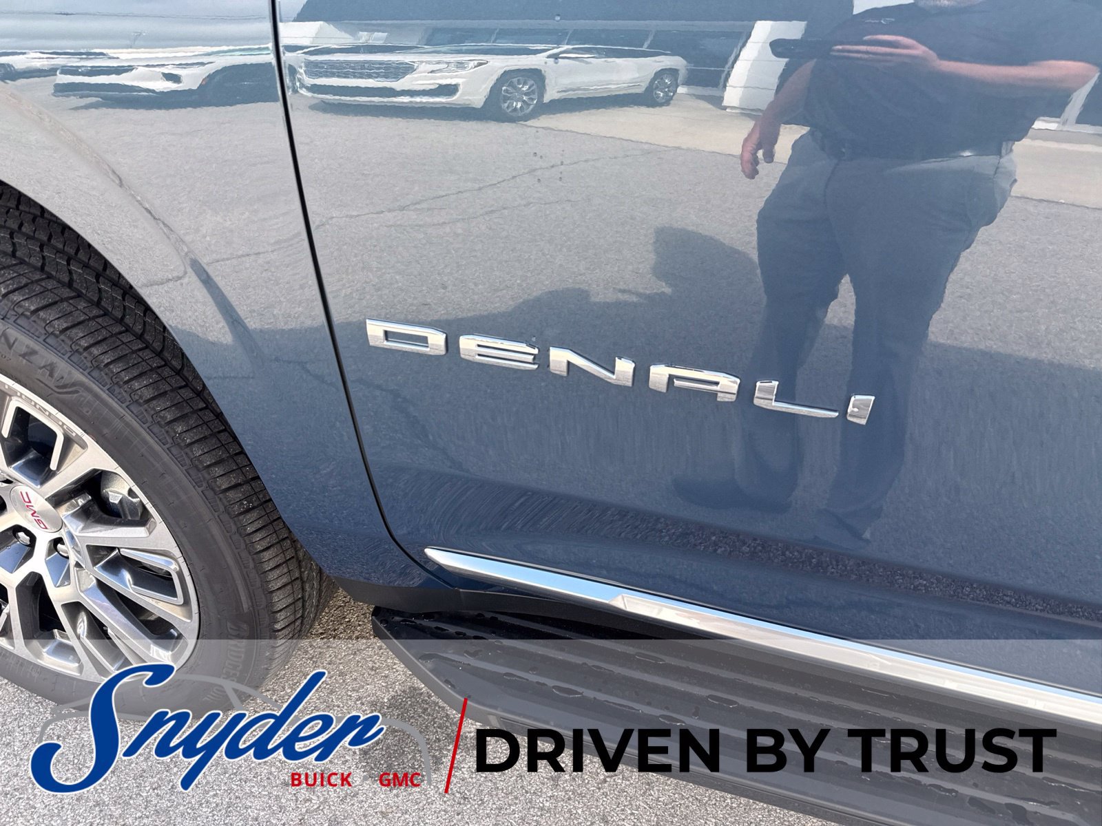 2026 GMC Yukon Denali - Photo 8