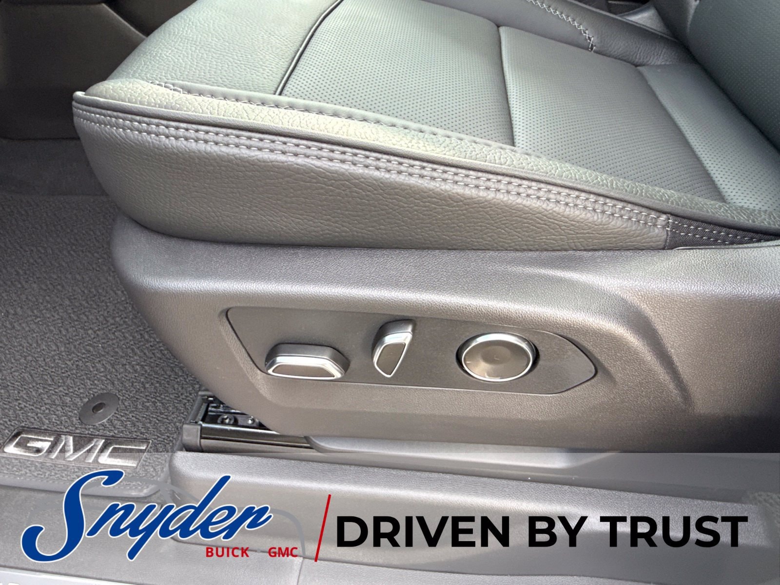 2026 GMC Yukon Denali - Photo 34