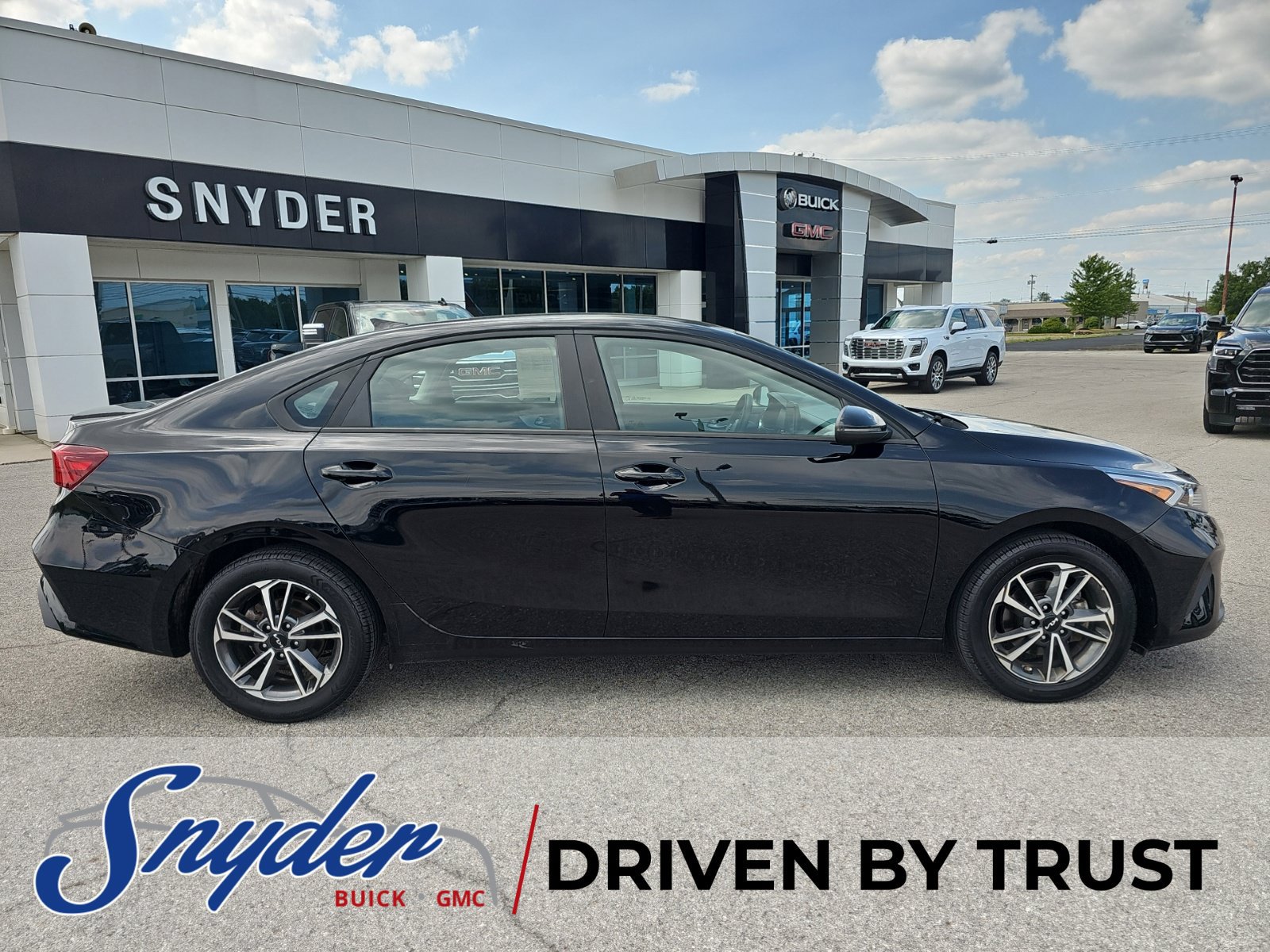 Used 2022 Kia FORTE LXS with VIN 3KPF24AD6NE471839 for sale in Napoleon, OH
