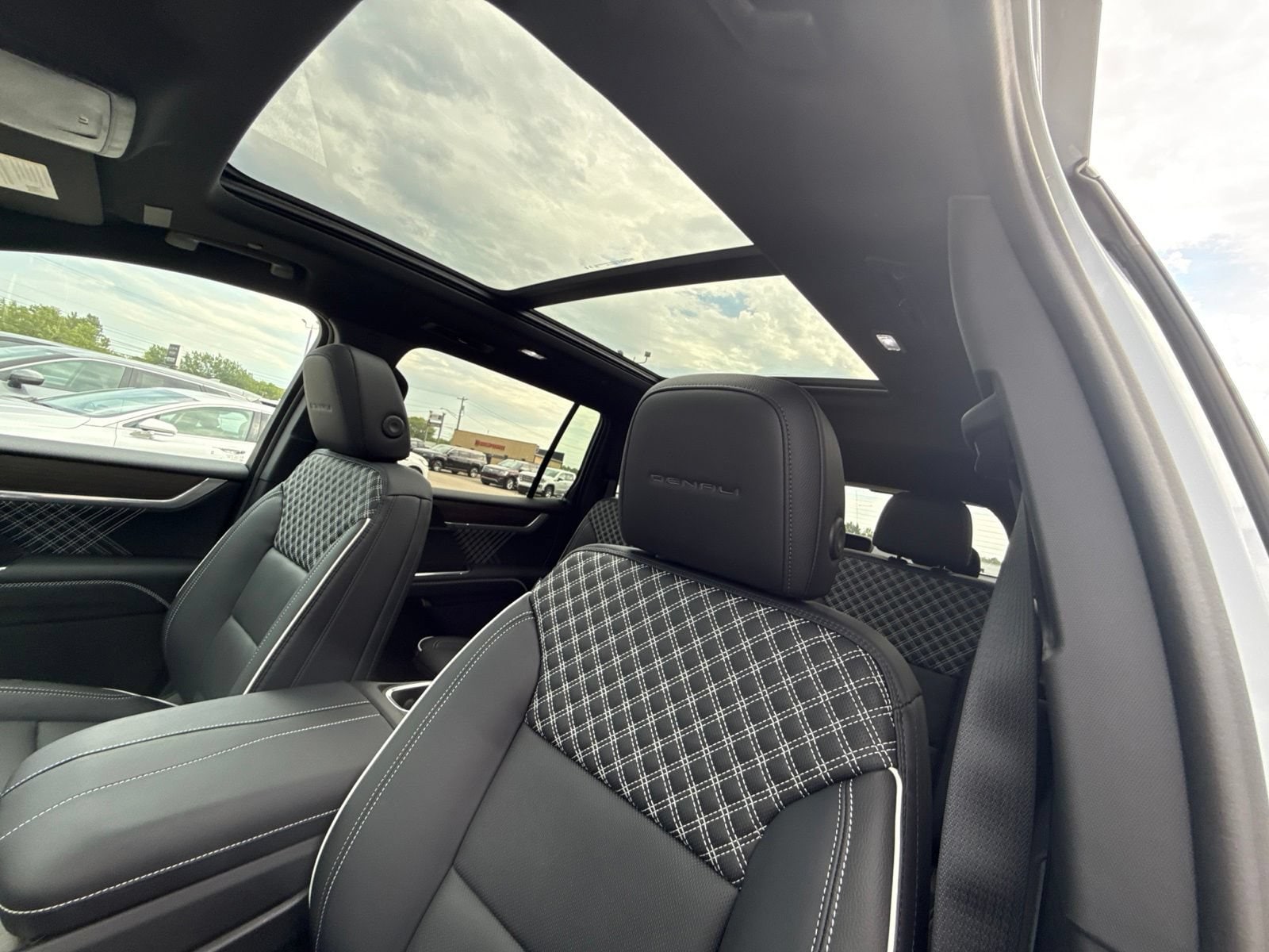 2027 GMC Acadia Denali - Photo 26