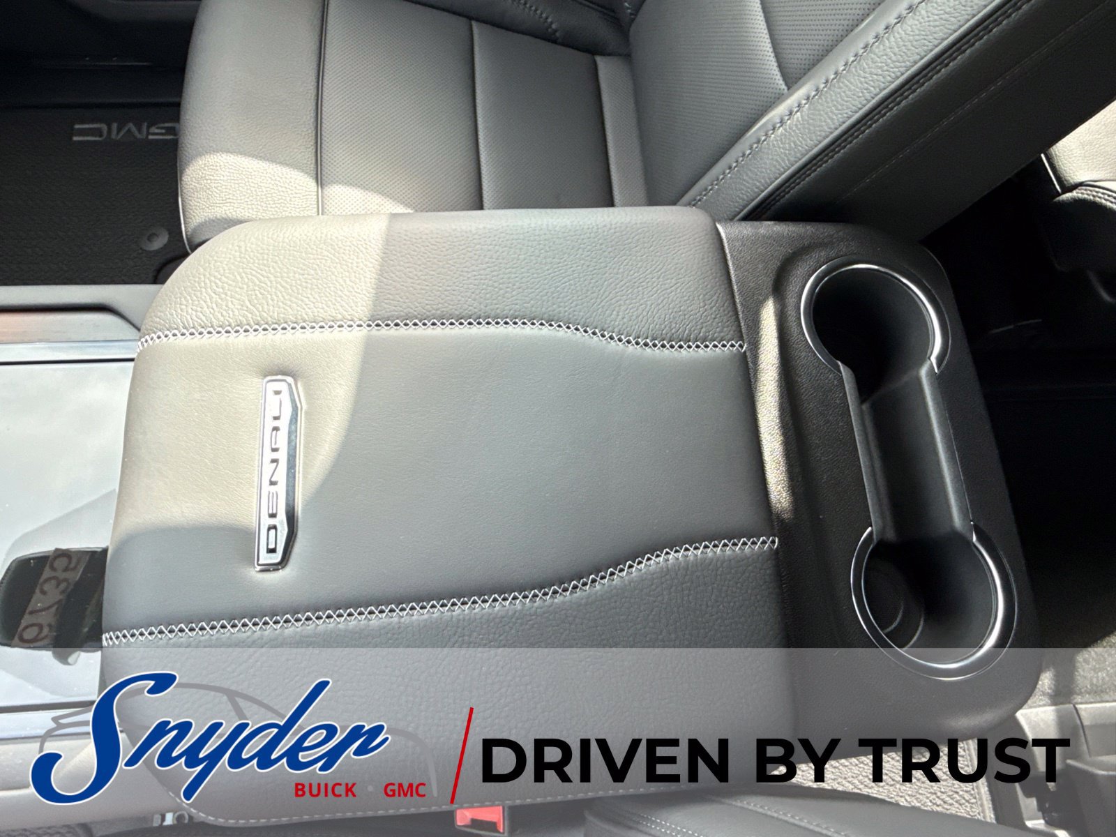 2026 GMC Yukon Denali - Photo 35