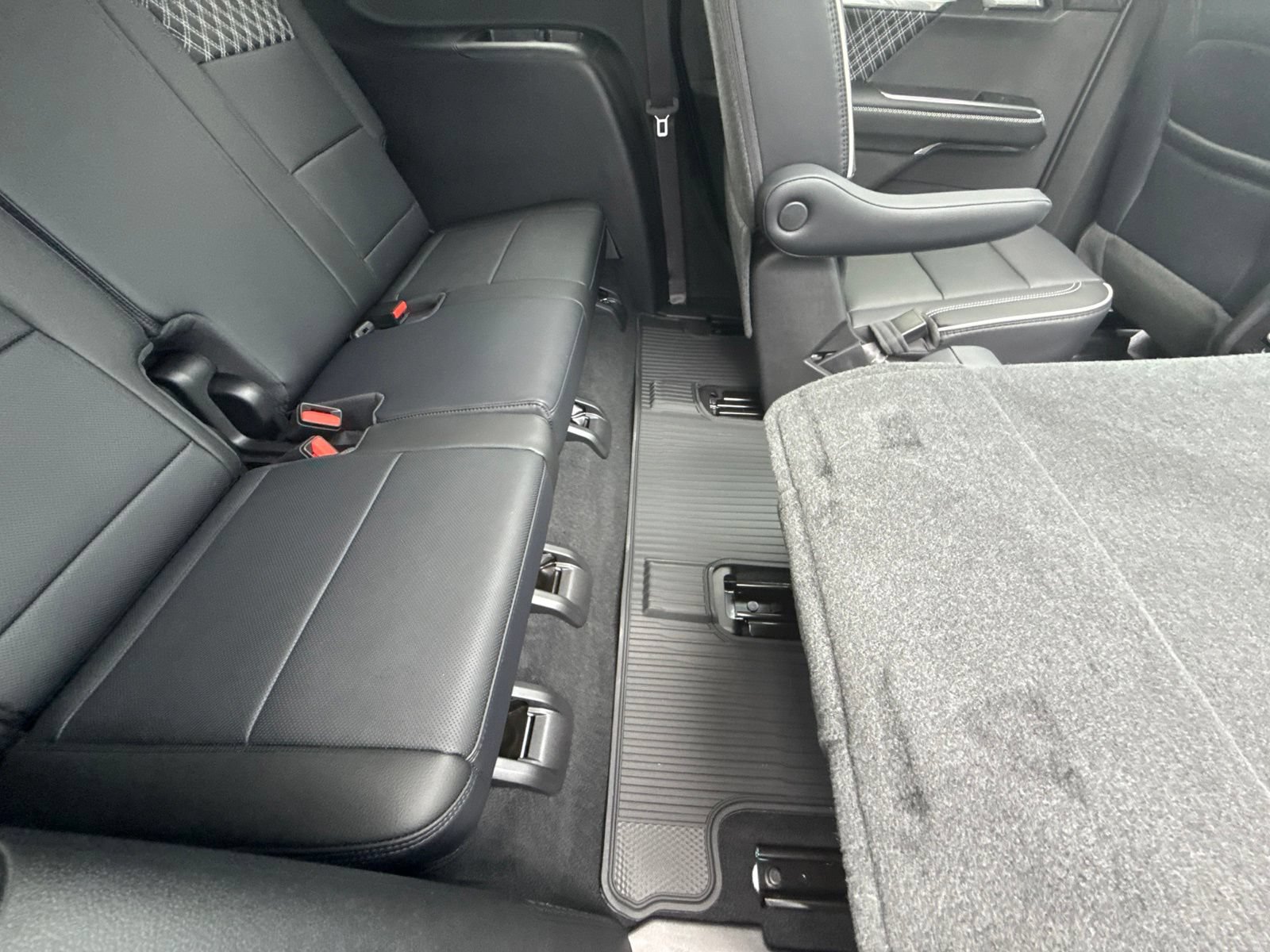 2027 GMC Acadia Denali - Photo 19