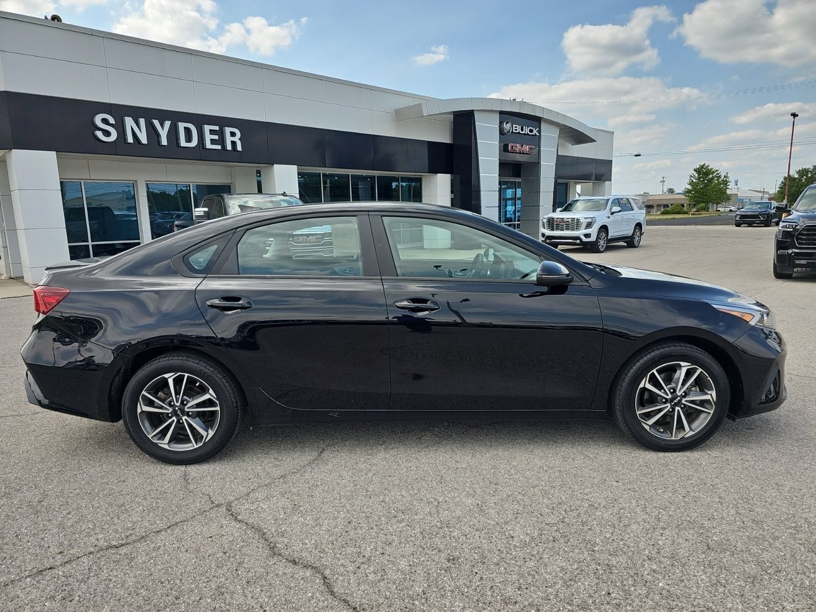 Used 2022 Kia FORTE LXS with VIN 3KPF24AD6NE471839 for sale in Napoleon, OH