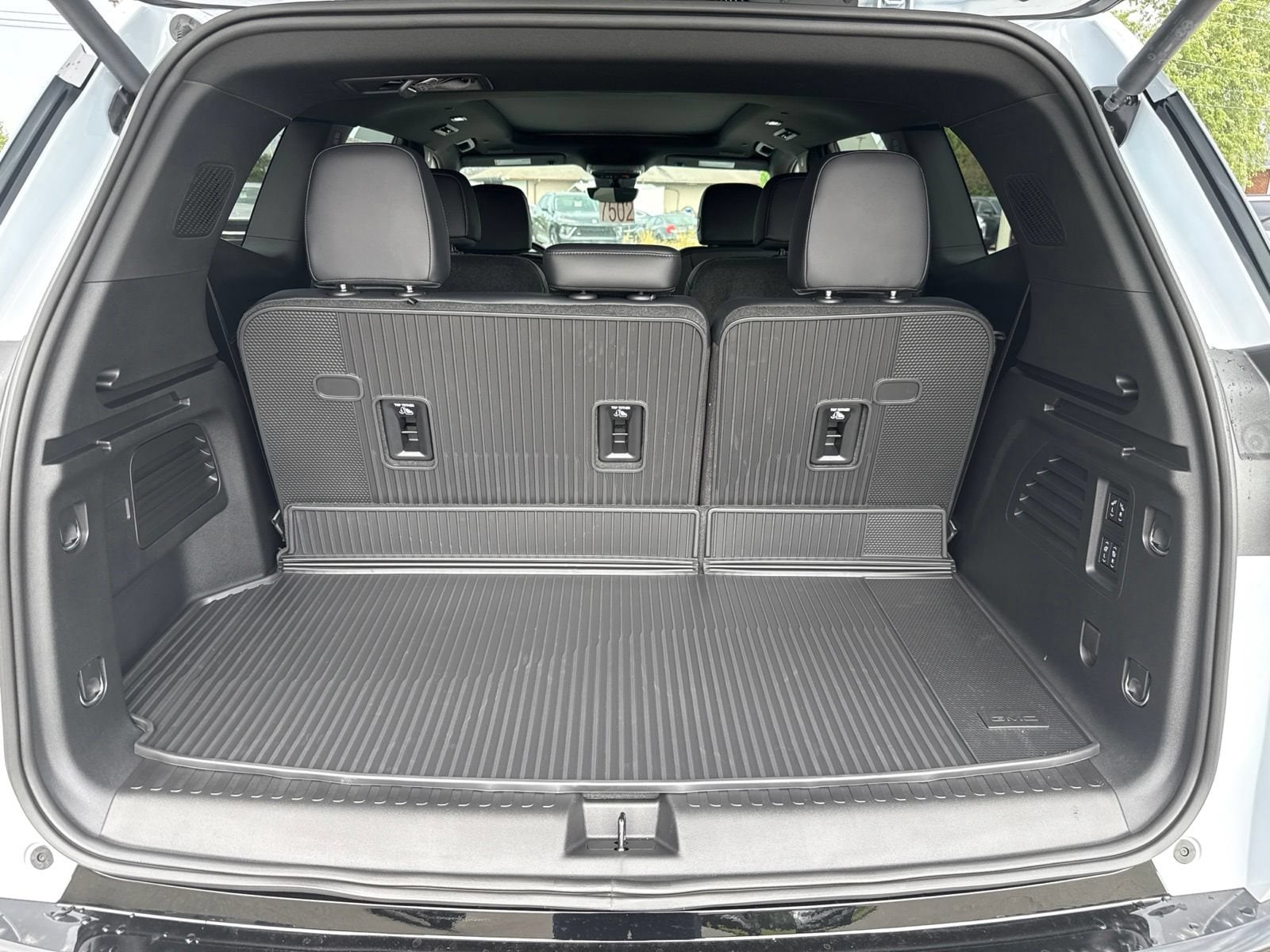 2027 GMC Acadia Denali - Photo 11