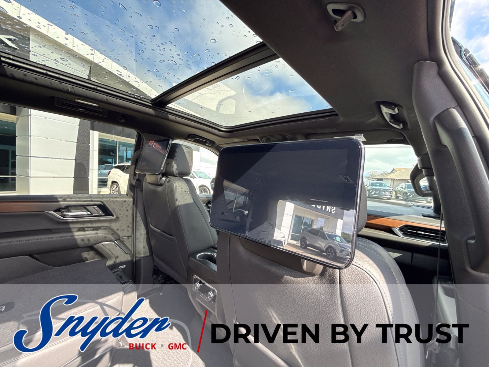 2026 GMC Yukon Denali - Photo 20