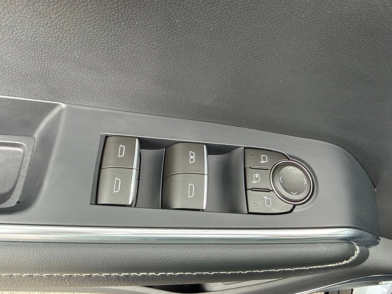2027 GMC Acadia Denali - Photo 28