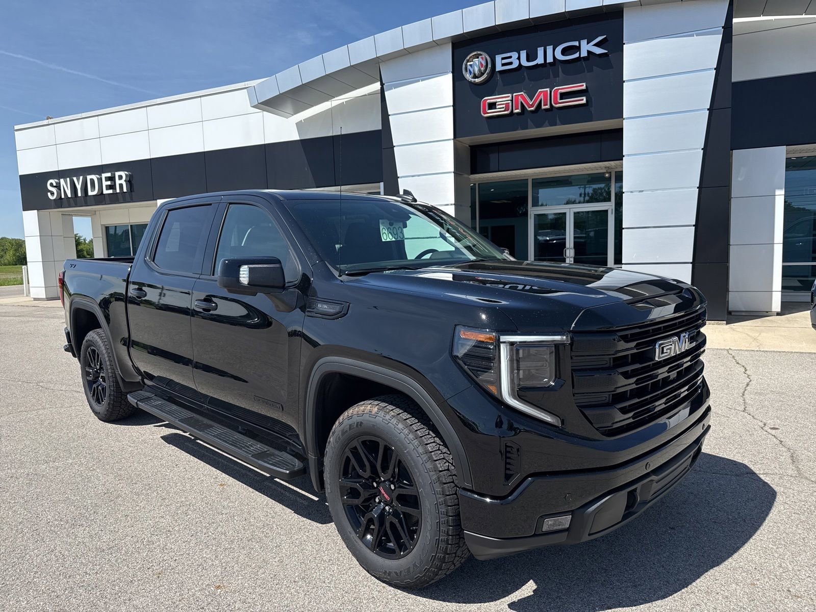 2026 GMC Sierra 4WD Crew Cab Short Box Elevation's photo