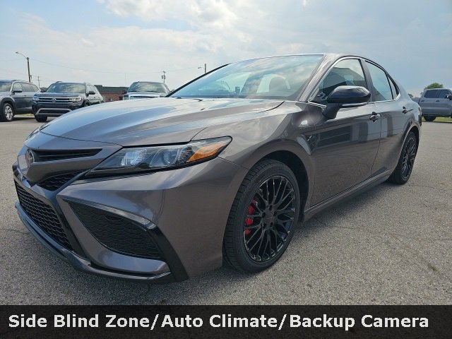 2023 Toyota Camry SE photo 3