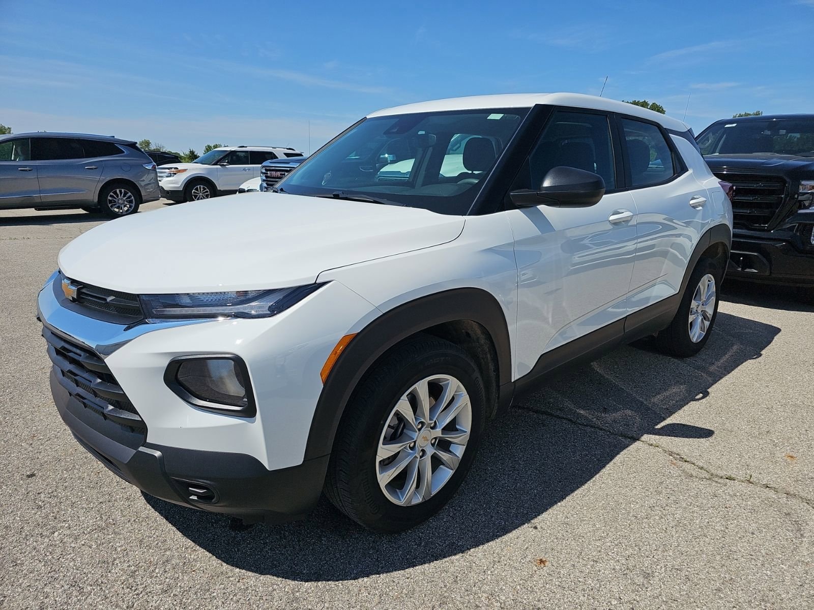 2023 Chevrolet Trailblazer LS's photo