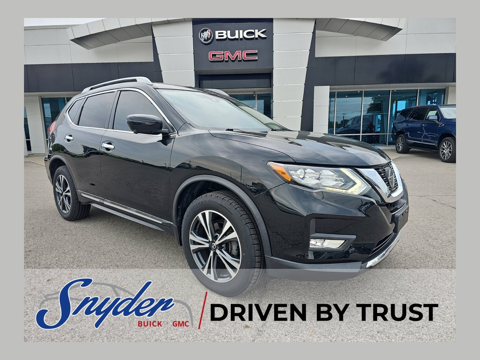 Used 2018 Nissan Rogue SL with VIN 5N1AT2MV6JC801315 for sale in Napoleon, OH