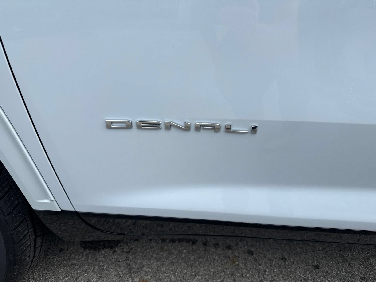 2027 GMC Acadia Denali - Photo 6