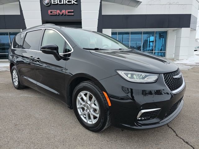 2022 Chrysler Pacifica Touring L's photo