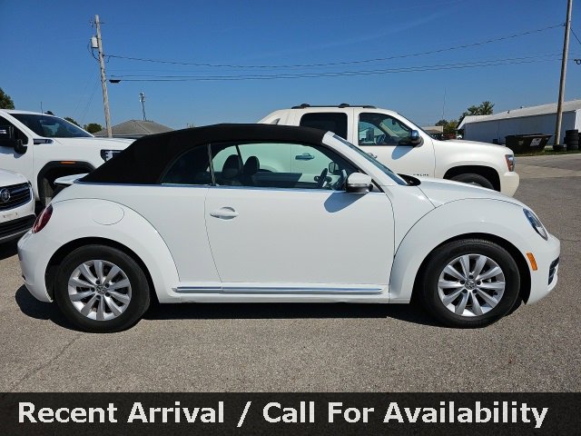 2018 Volkswagen Beetle Convertible S photo 2