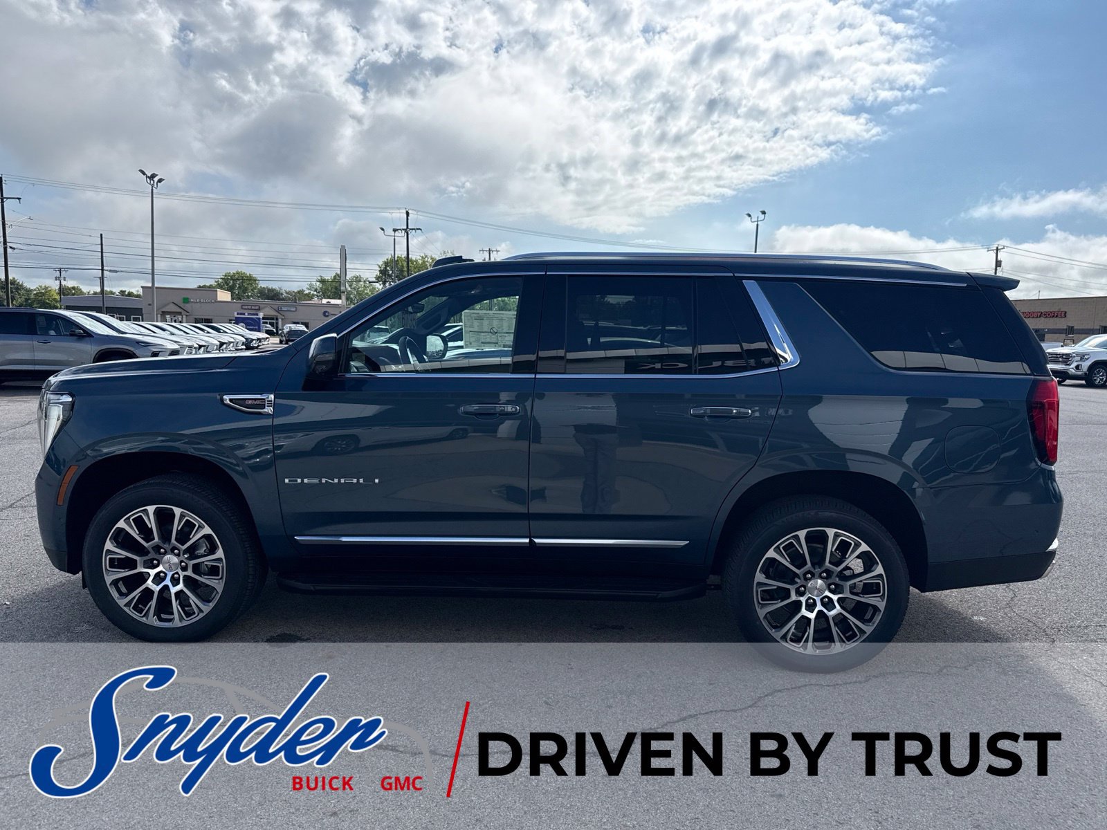 2026 GMC Yukon Denali - Photo 7