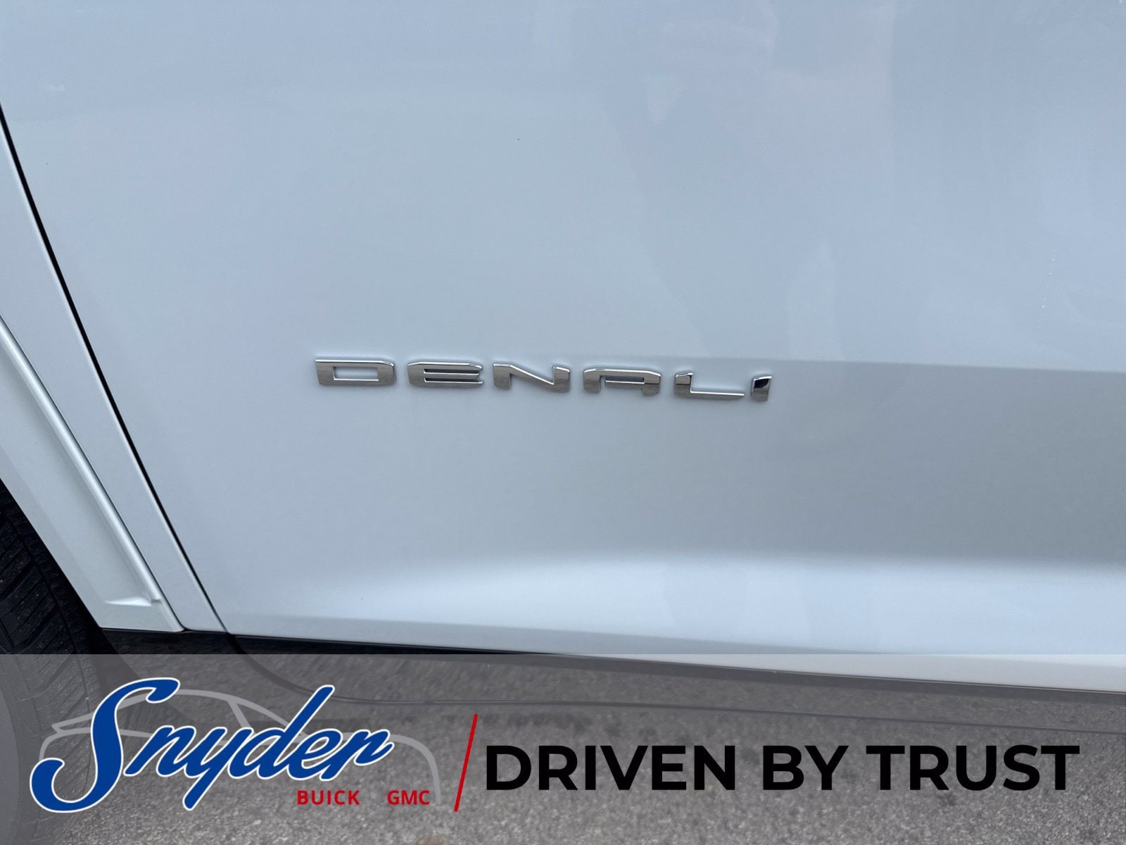 2027 GMC Acadia Denali - Photo 6