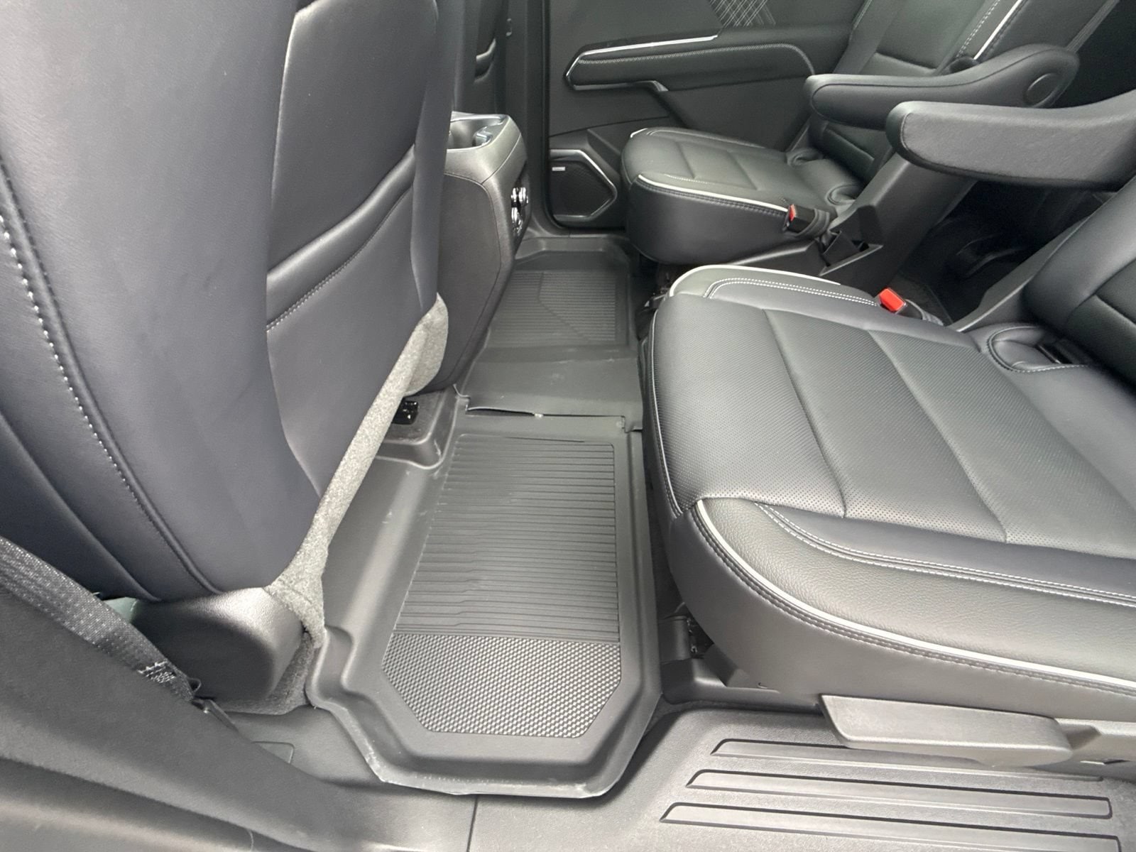 2027 GMC Acadia Denali - Photo 21