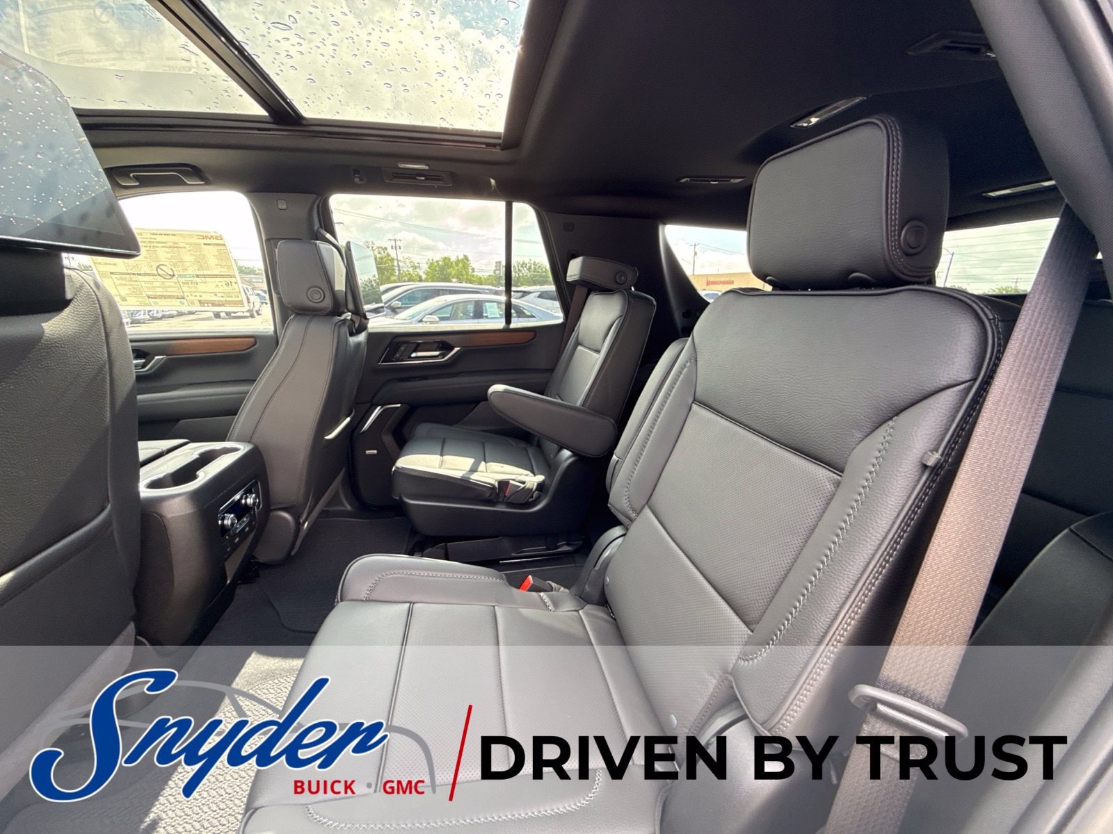 2026 GMC Yukon Denali - Photo 23