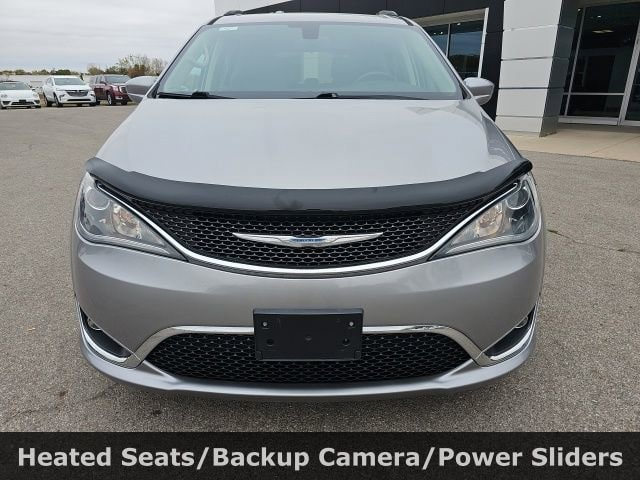 Used 2017 Chrysler Pacifica Touring-L with VIN 2C4RC1BG4HR553623 for sale in Napoleon, OH
